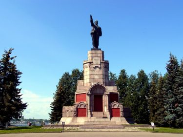27 Kostroma Lenin Denkmal R0019760 375x281 - Moskau 2014